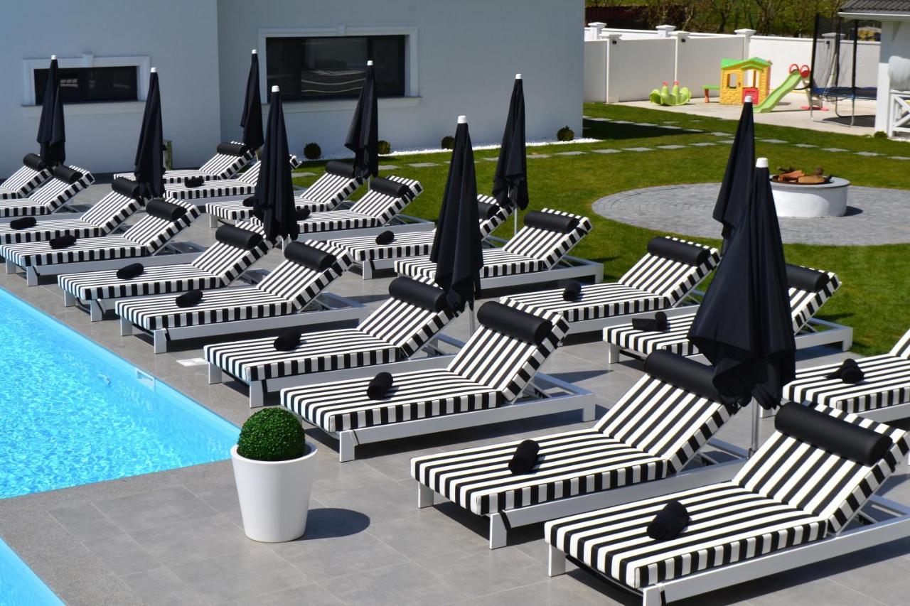 Hotel Krystal Boutique Mansion Hunedoara Exterior foto